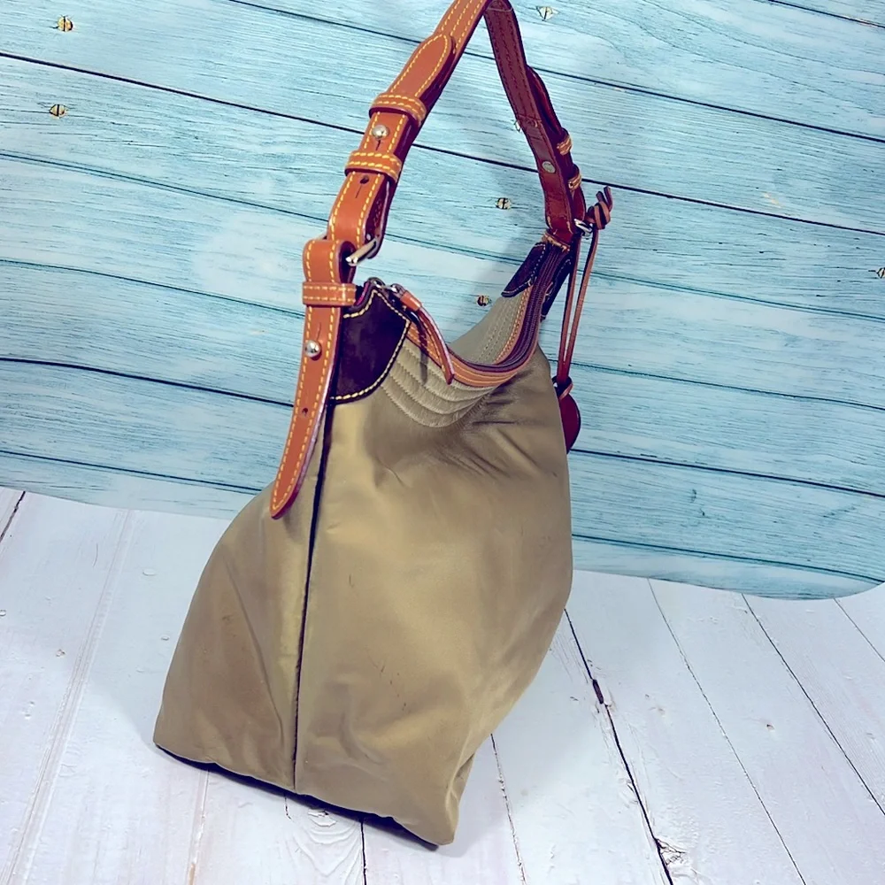 🦆 DOONEY & BOURKE KHAKI NYLON ERICA DUCK EMBROIDERED LEATHER SHOULDER BAG